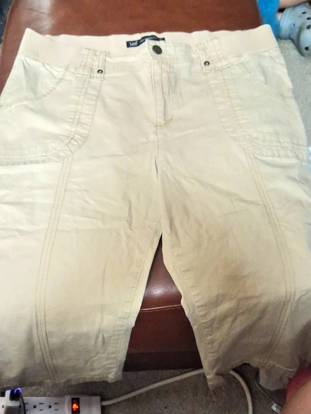 Lee Relaxed Fit Pants in Beige Like New
